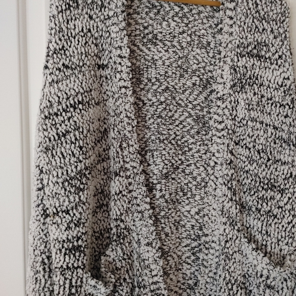 Sienna Sky Black & White Popcorn Knit Slouchy Cardigan ~ Size M - Picture 2 of 8